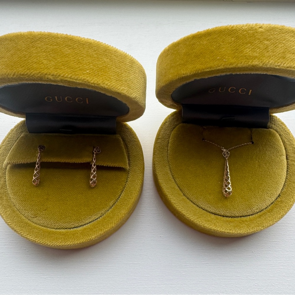 Gucci Gold Jewelry Set in Yellow Velvet Case